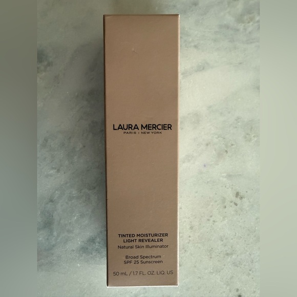laura mercier Other - Laura Mercier Tinted Moisturizer Light Revealer - Cream Shade Bisque
